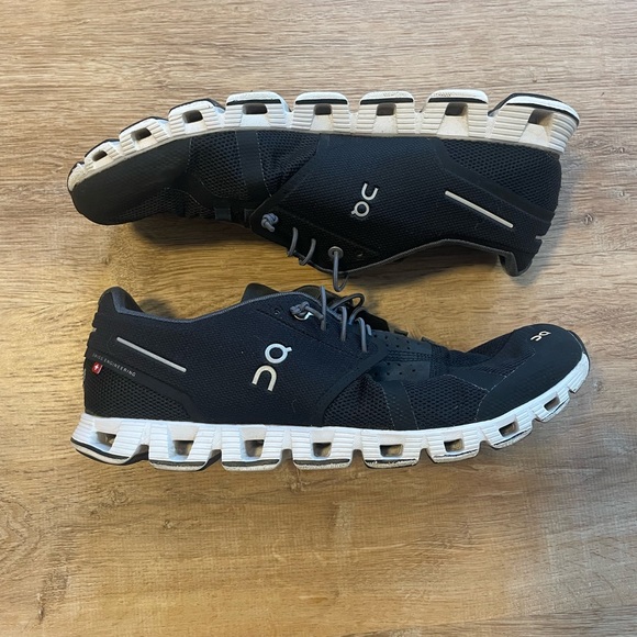 On Cloud 5 Running Shoes - Picture 3 of 9